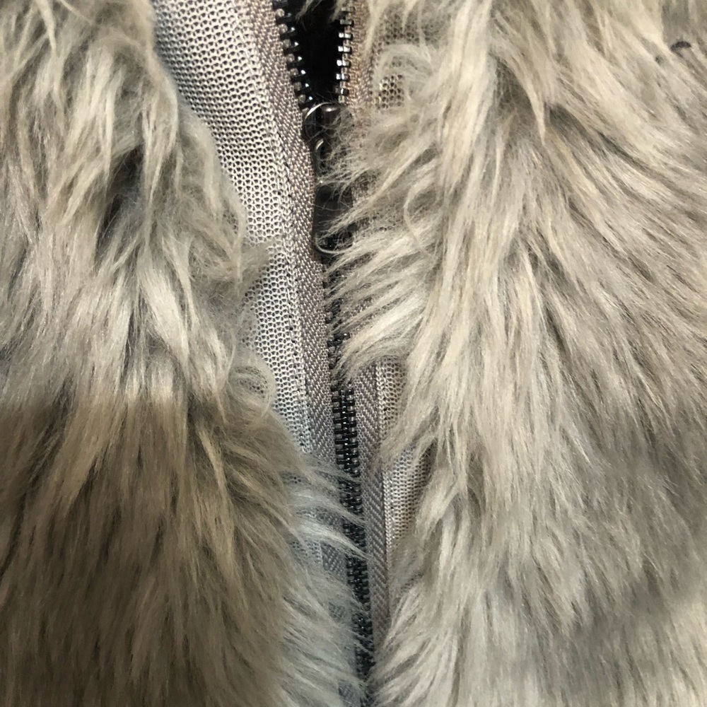 Rachel Roy size XL black & gray faux fur vest zip front - Picture 9 of 10
